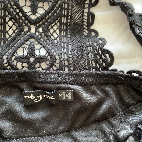 Little black lace dress - Picture 6 of 6